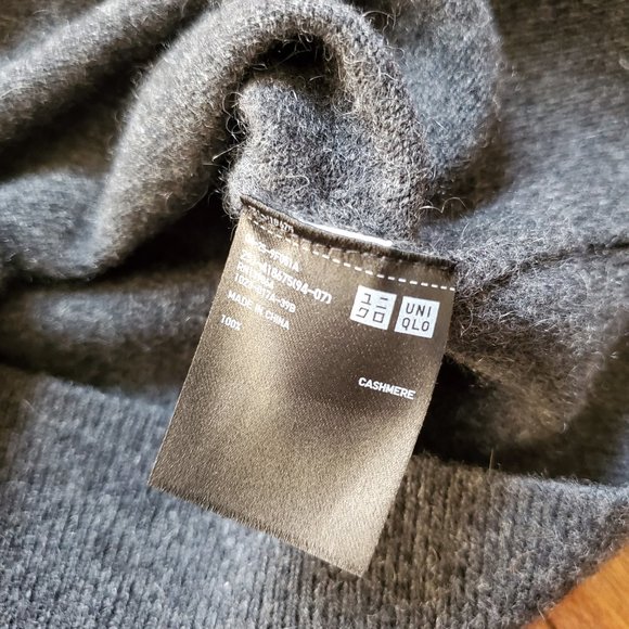 Uniqlo Cashmere Dark Gray V-Neck Sweater (XS) - Picture 5 of 5